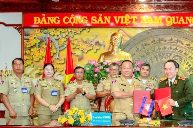 Công an Việt Nam - Campuchia hợp tác xây dựng biên giới hòa bình, hữu nghị