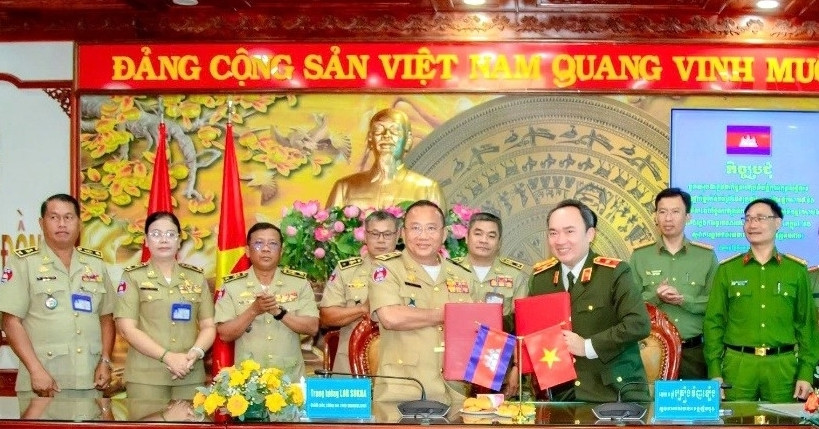 Công an Việt Nam - Campuchia hợp tác xây dựng biên giới hòa bình, hữu nghị