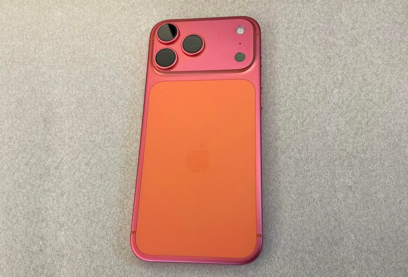iPhone 17 Pro Max mau cam 1.png