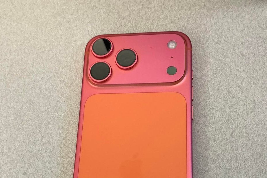 iPhone 17 Pro Max màu cam vũ trụ bị phai thành hồng, fan hoang mang tột độ