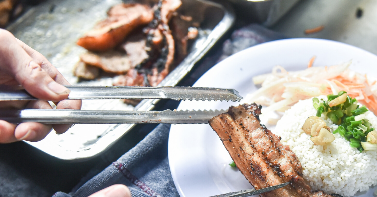 Nữ bệnh nhân phản ứng gay gắt khi bác sĩ khuyên nên ăn thịt