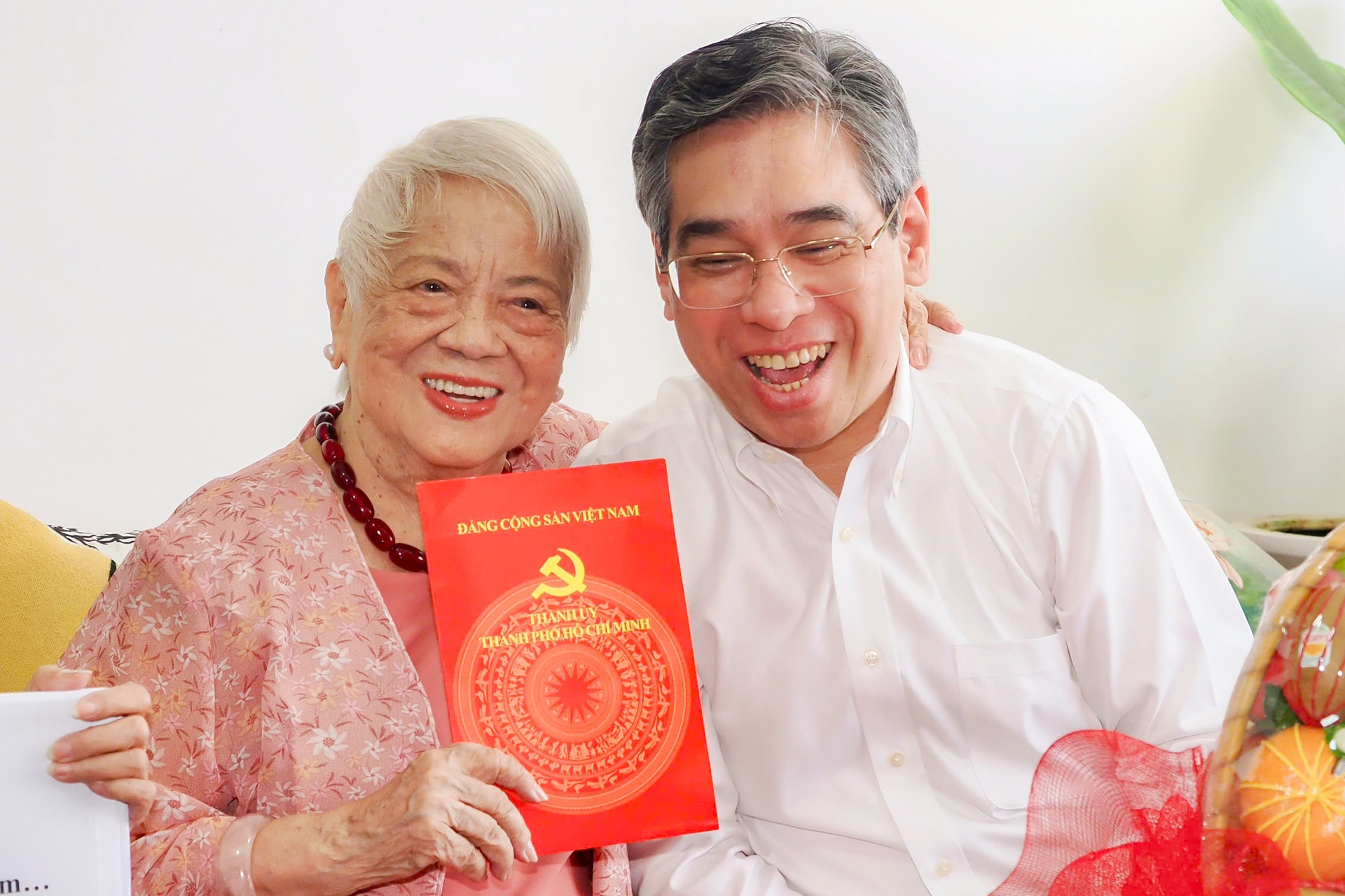 Phó Bí thư Thành ủy Nguyễn Phước Lộc thăm và động viên văn nghệ sĩ TPHCM