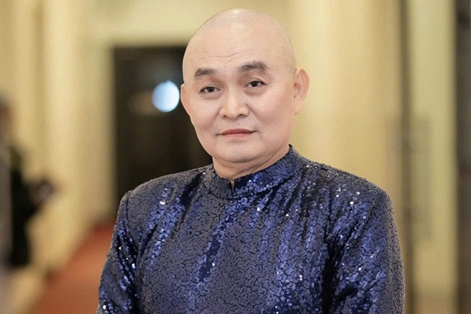 Trương Ngọc Ánh thân mật bên người đàn ông lạ, Xuân Hinh thảnh thơi tuổi 65