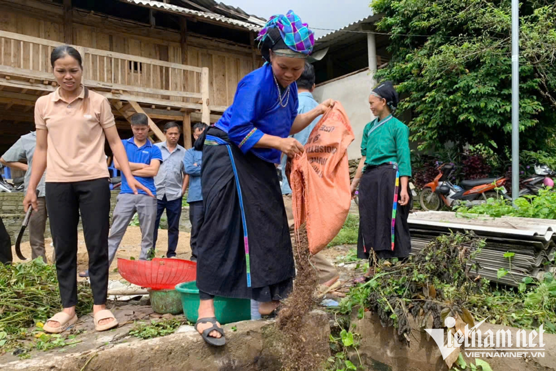 W-nguoi dan tuyen quang.jpg