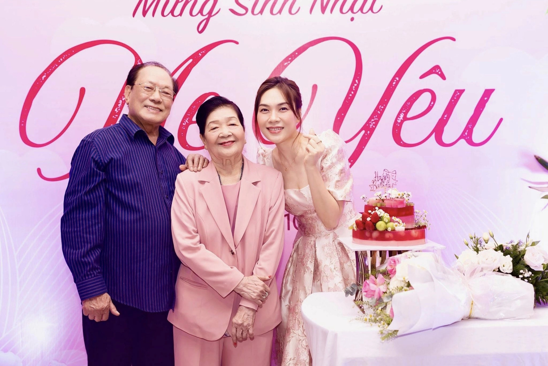 Mỹ Tâm mừng sinh nhật mẹ