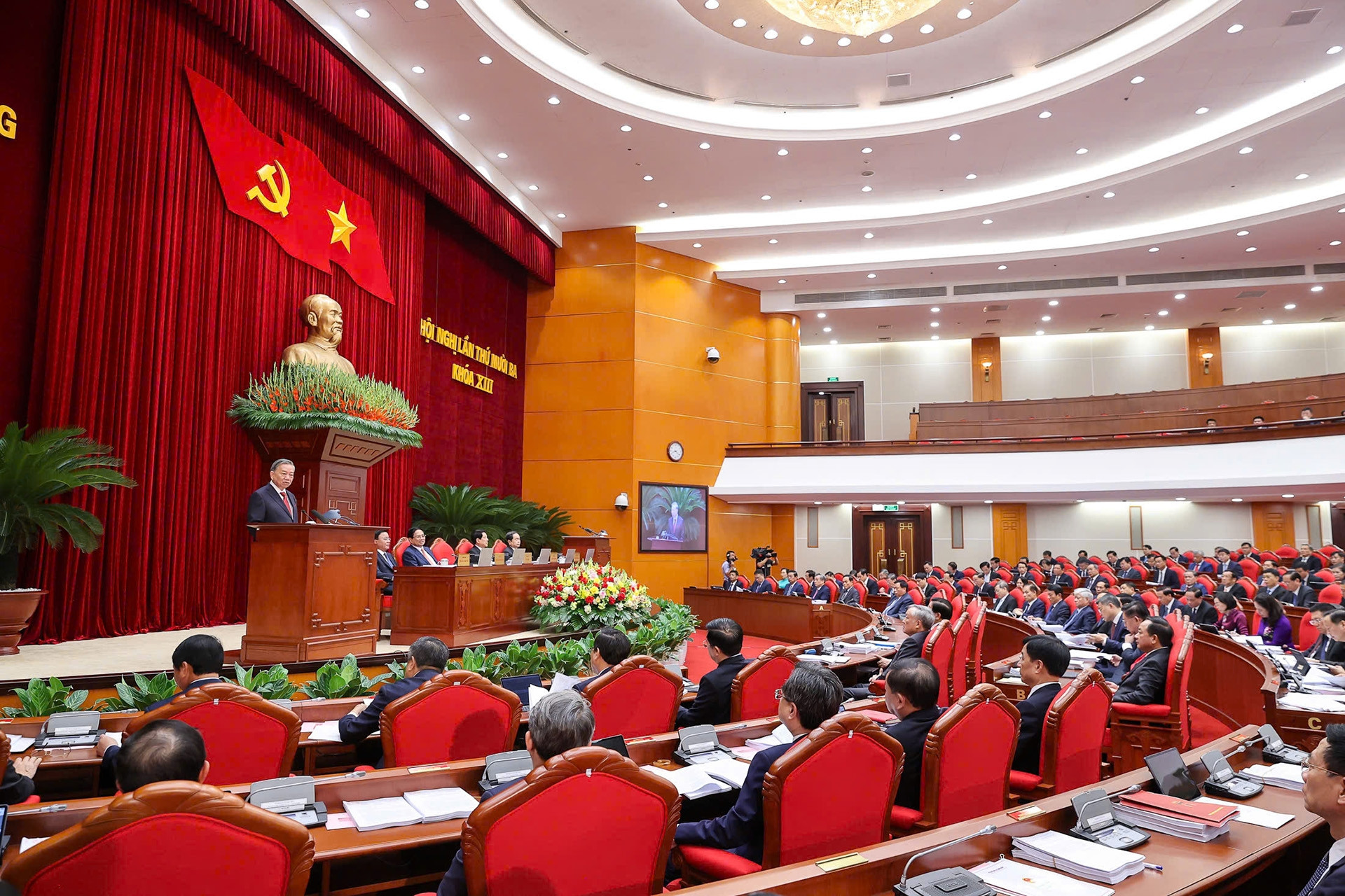 Bộ Chính trị quy định điều kiện bổ nhiệm lại, giới thiệu tái cử