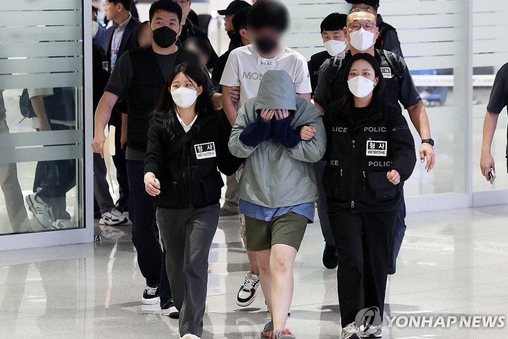 Cảm xúc của người Hàn Quốc về vụ di lý 64 nghi phạm lừa đảo từ Campuchia về nước