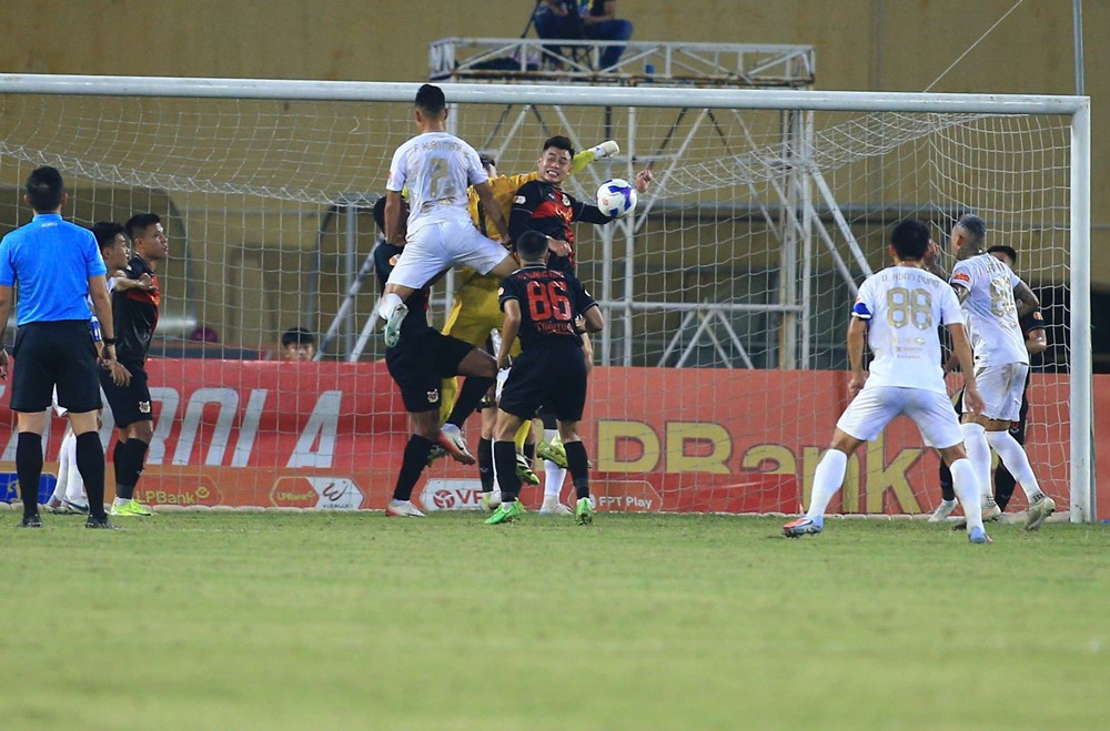 ha noi vs ninh binh 2.jpg