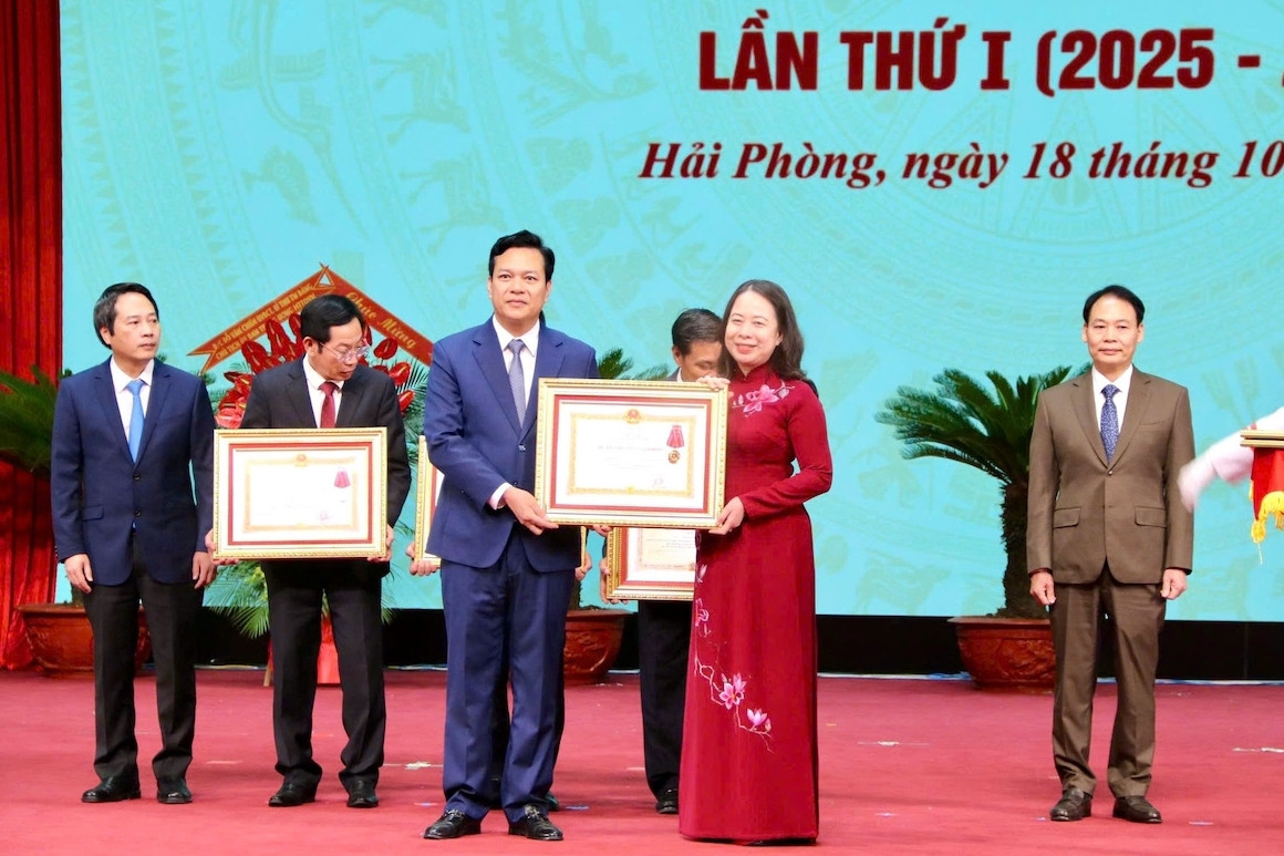 Hải Phòng cần thi đua phát triển kinh tế gắn với xây dựng văn hóa, con người