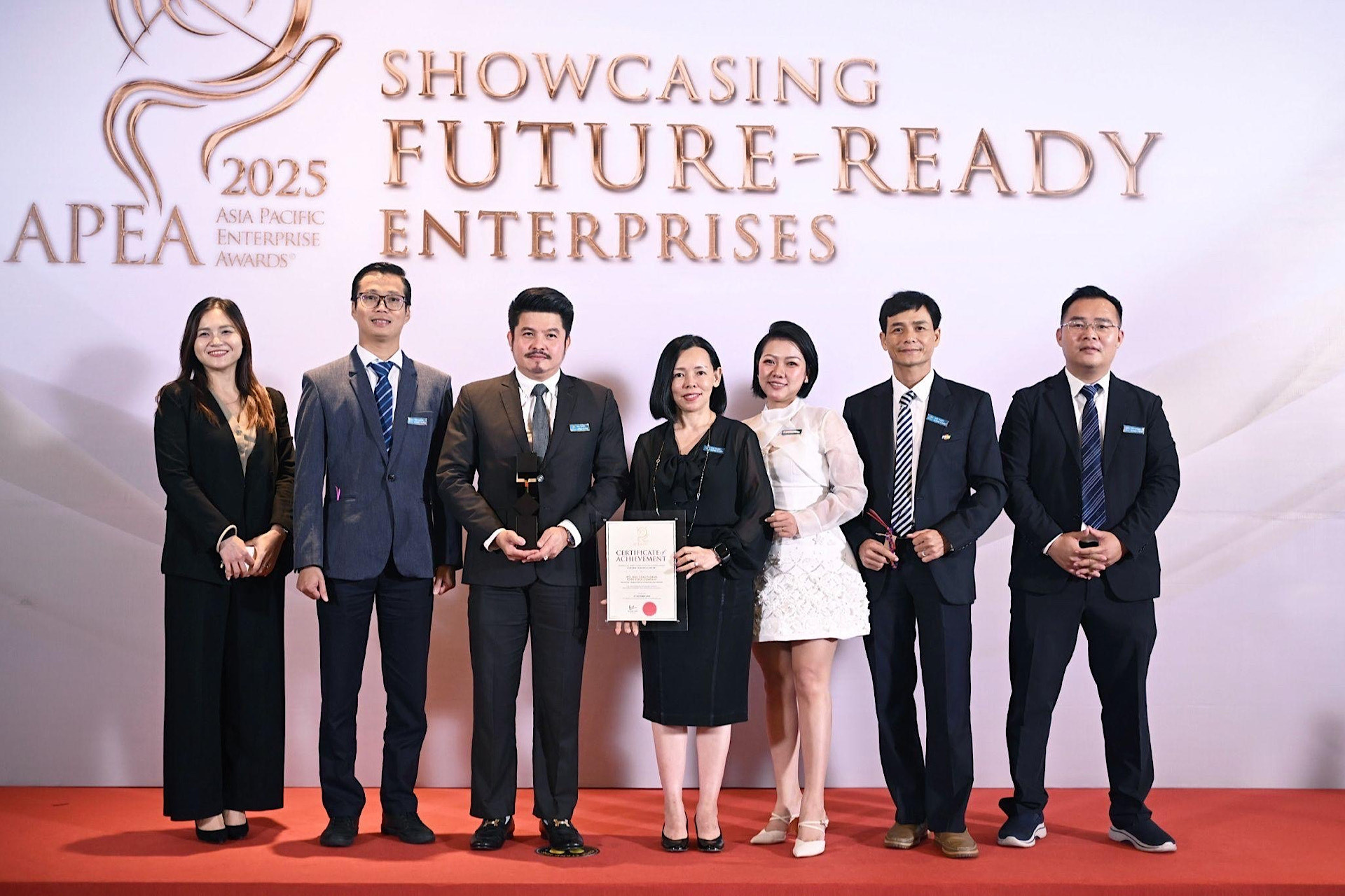 Long Châu nhận giải thưởng ‘Doanh nghiệp xuất sắc châu Á’