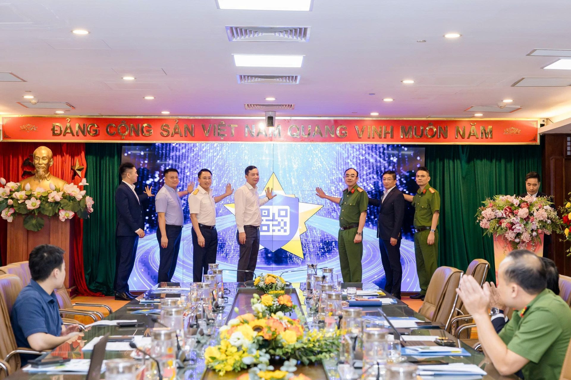 MobiFone tham gia giải pháp truy xuất nguồn gốc hóa chất, tiền chất trên VneID