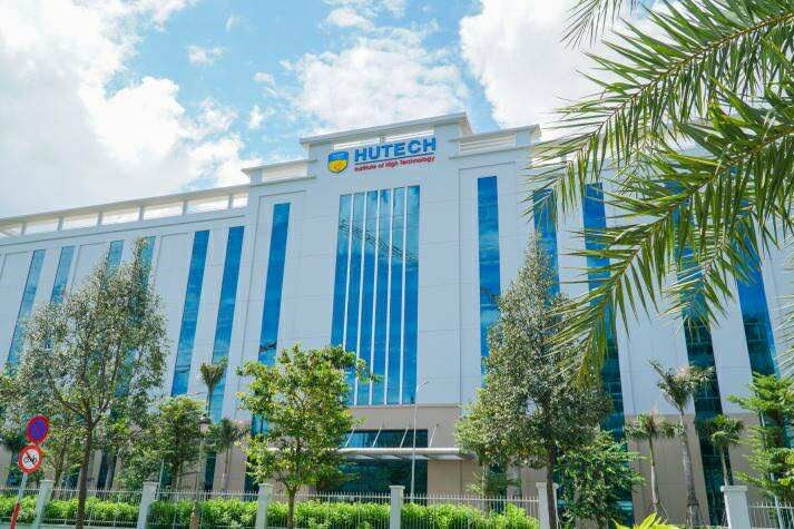 Người phụ nữ 70 tuổi tốt nghiệp đại học loại xuất sắc