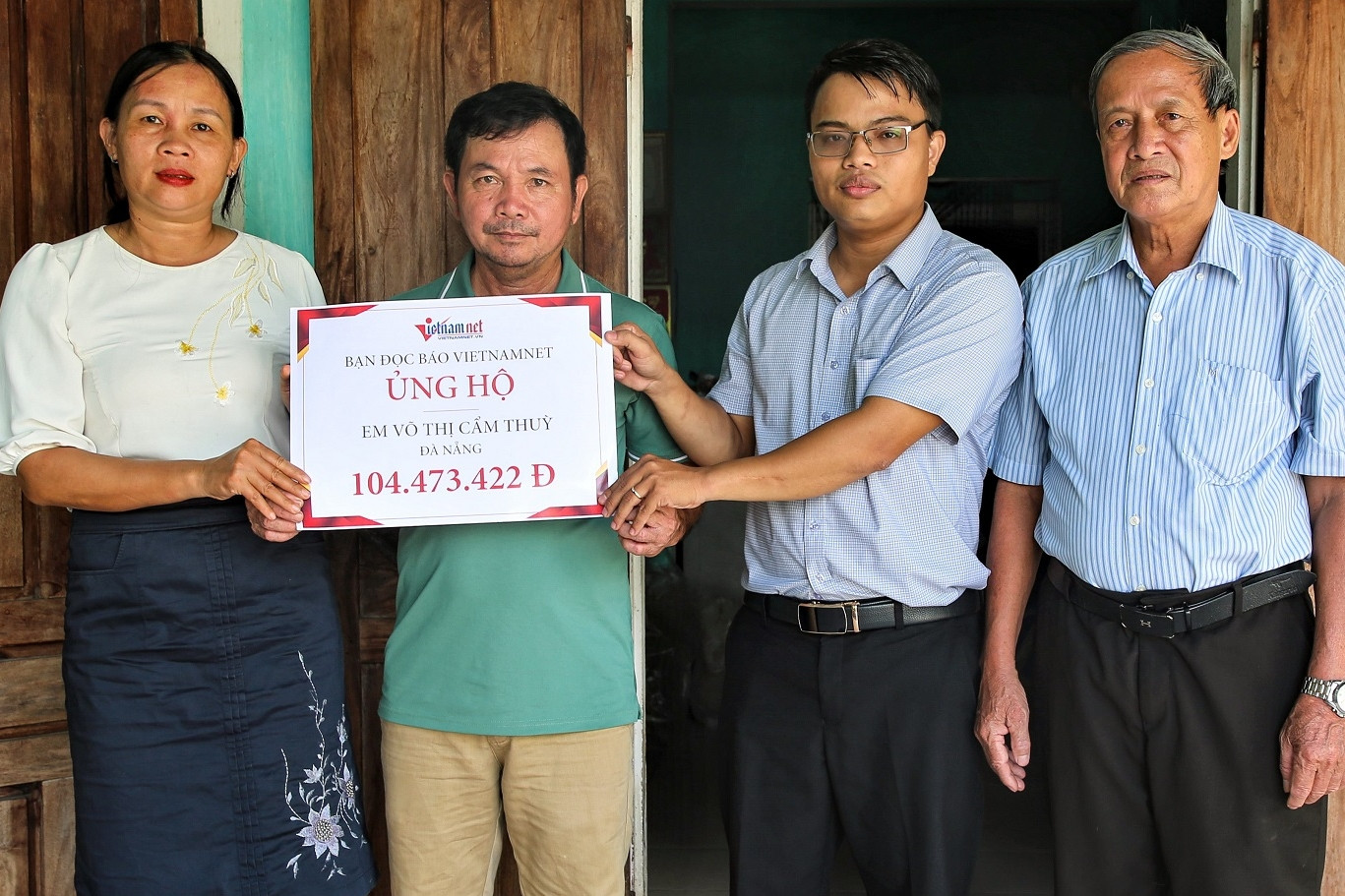 Nữ sinh 18 tuổi bị ung thư máu được bạn đọc Báo VietNamNet hỗ trợ gần 120 triệu đồng