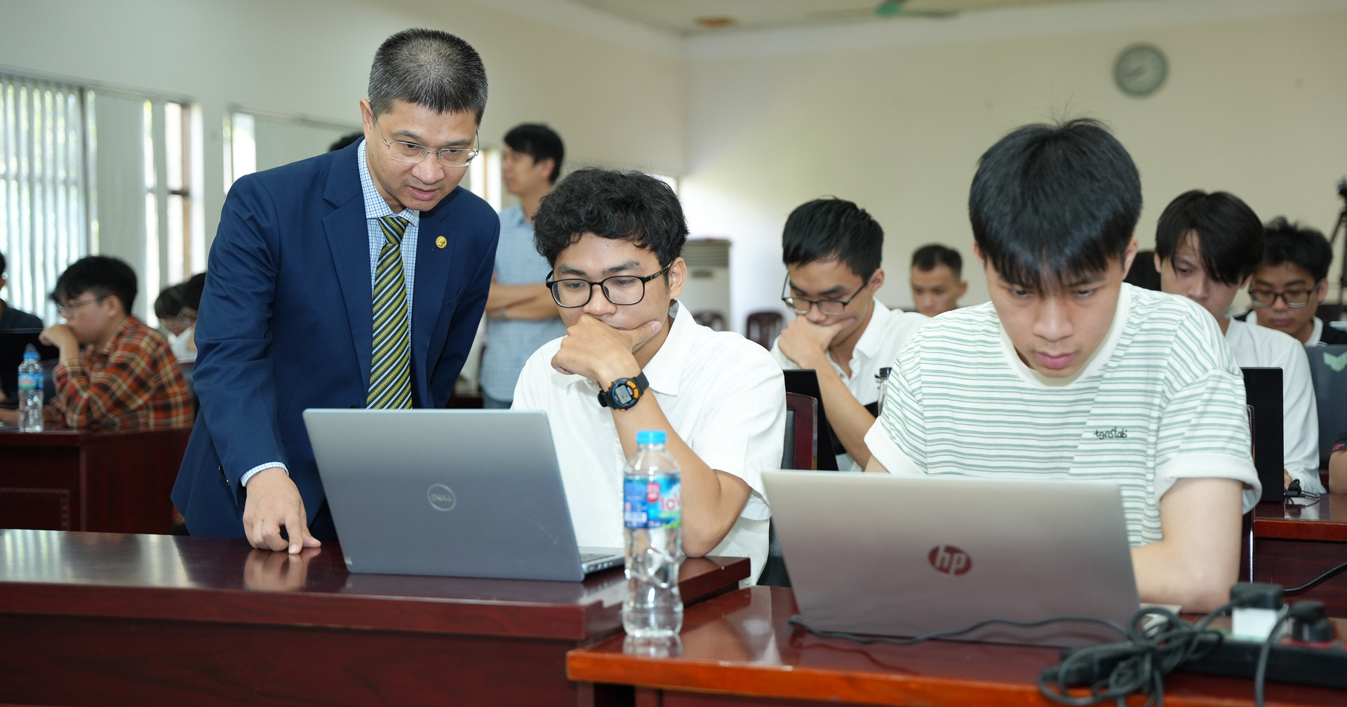 sinh vien An ninh mang.JPG