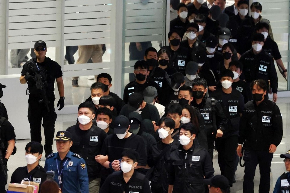 Hàng chục đối tượng Hàn Quốc tham gia lừa đảo ở Campuchia bị di lý về nước