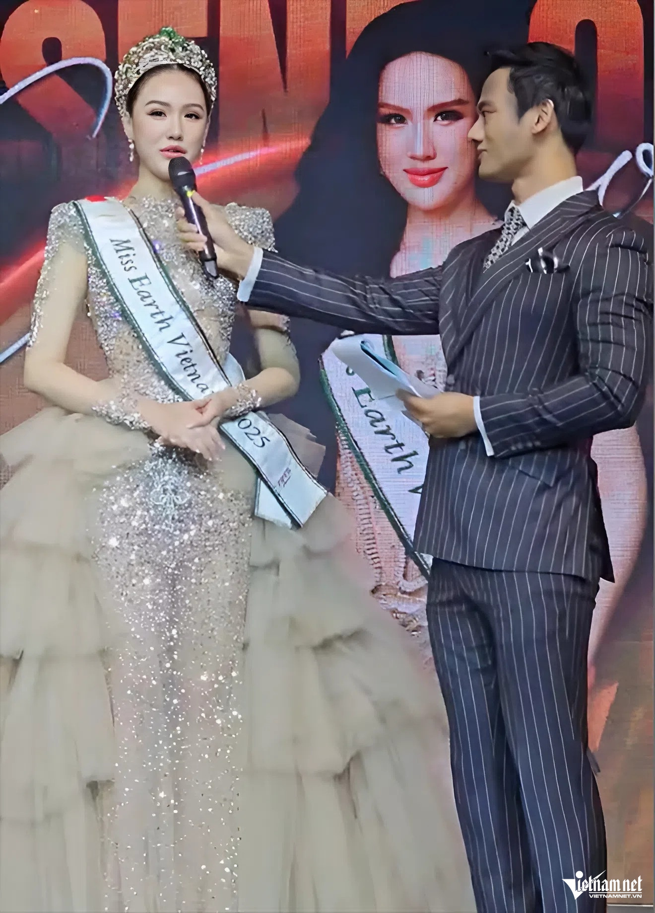 Mỹ Anh tại sự kiện công bố dự thi Miss Earth 2025.