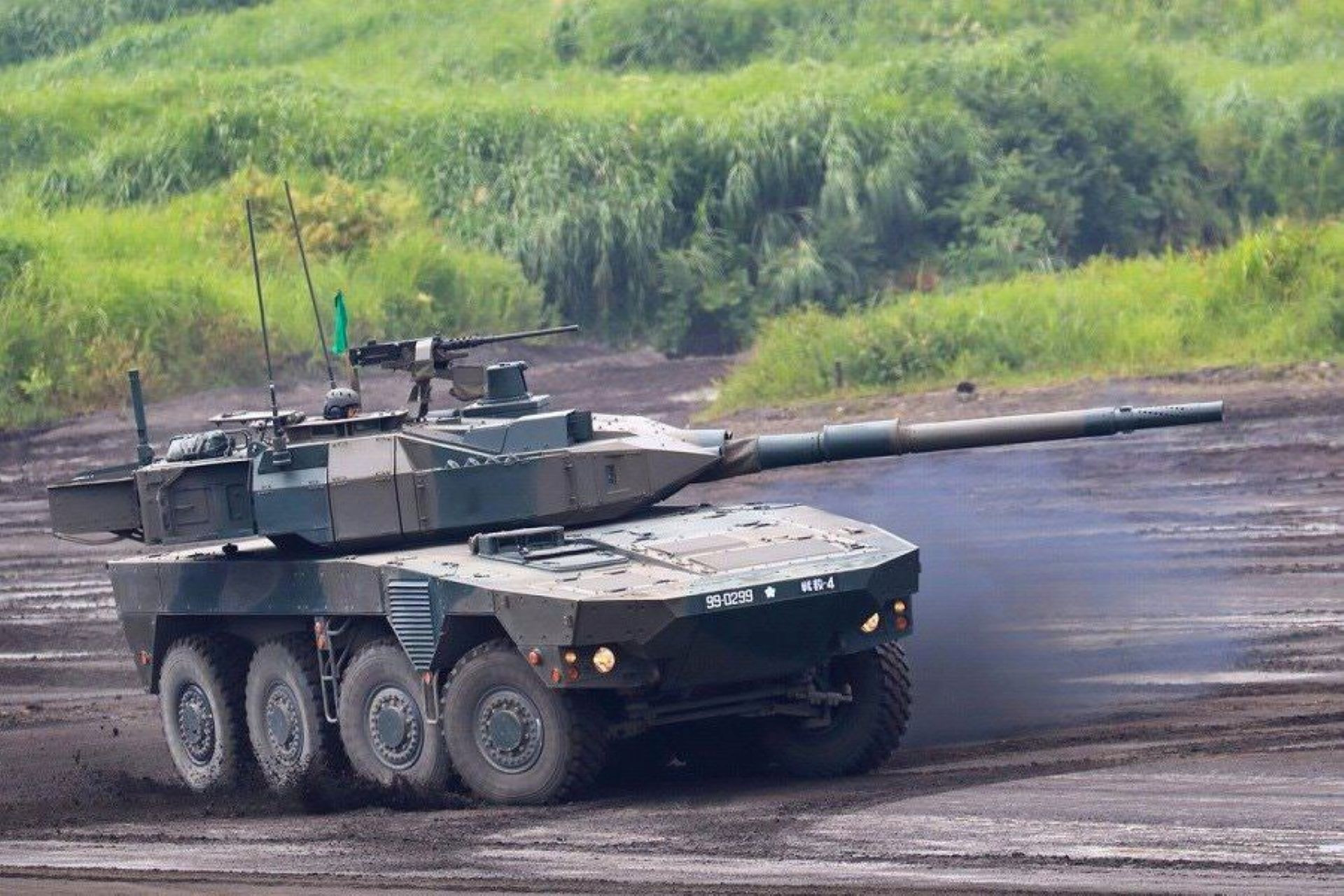 Xe tăng Type 16 MCV Nhật.jpg
