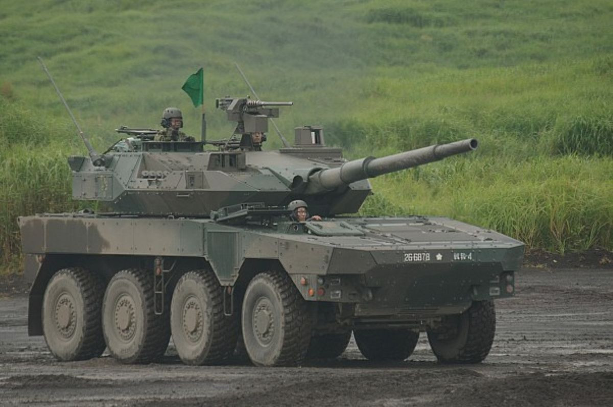 Xe tăng Type 16 MCV Nhật Banr1.jpg