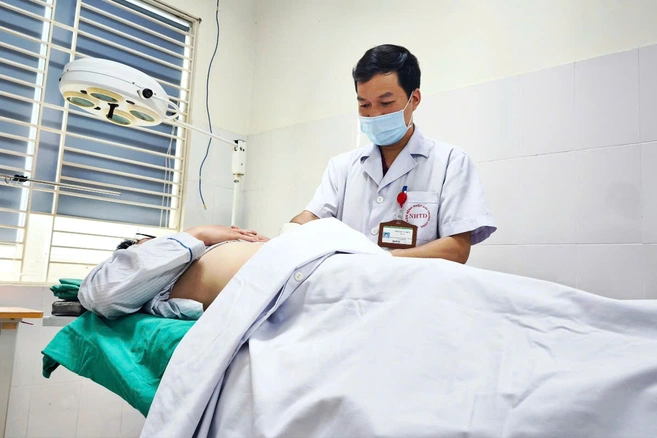 Bản tin trưa 19/10: Người đàn ông phải cấp cứu sau trò đùa của bạn vào vùng kín