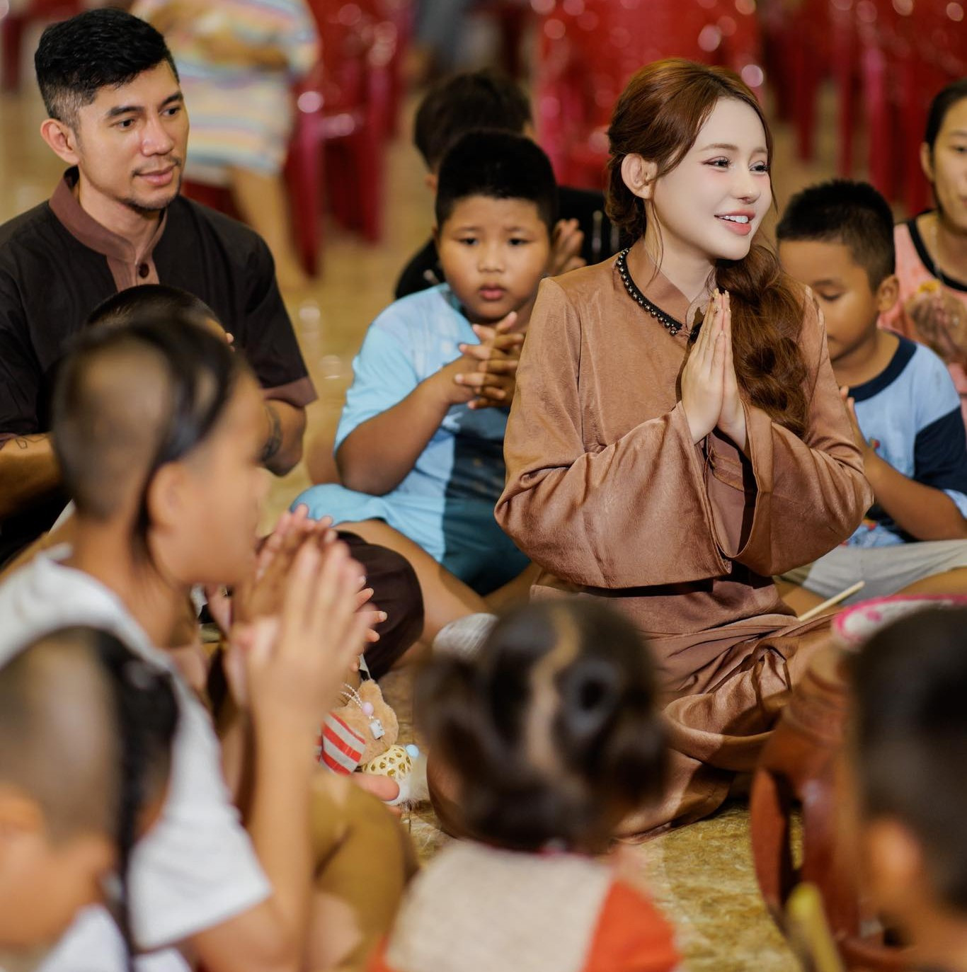 Lương Bằng Quang thay ảnh làm từ thiện trên fanpage Ngân 98