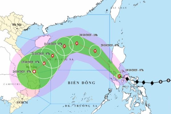 Bão Fengshen tiến vào Biển Đông, có thể đạt cường độ cực đại giật cấp 13