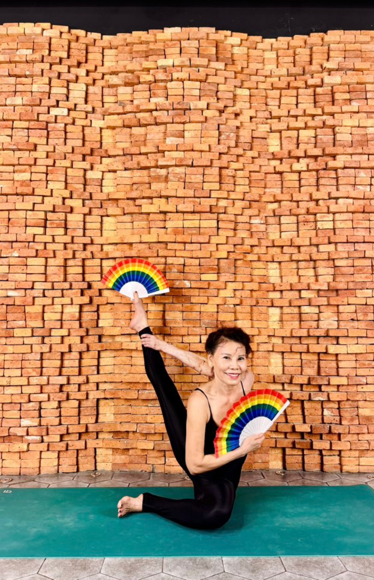 U70, bà Ngọc Hương được khen ngợi sắc vóc, thần thái tươi trẻ.