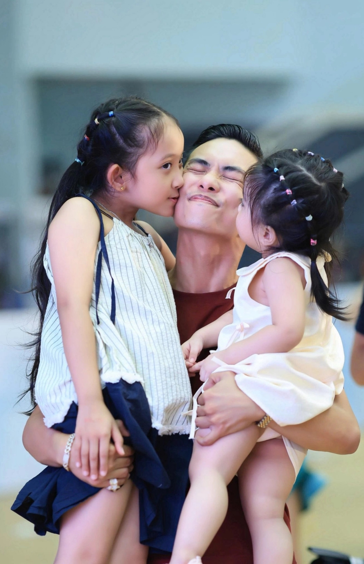 Vũ công Phan Hiển cùng hai con gái