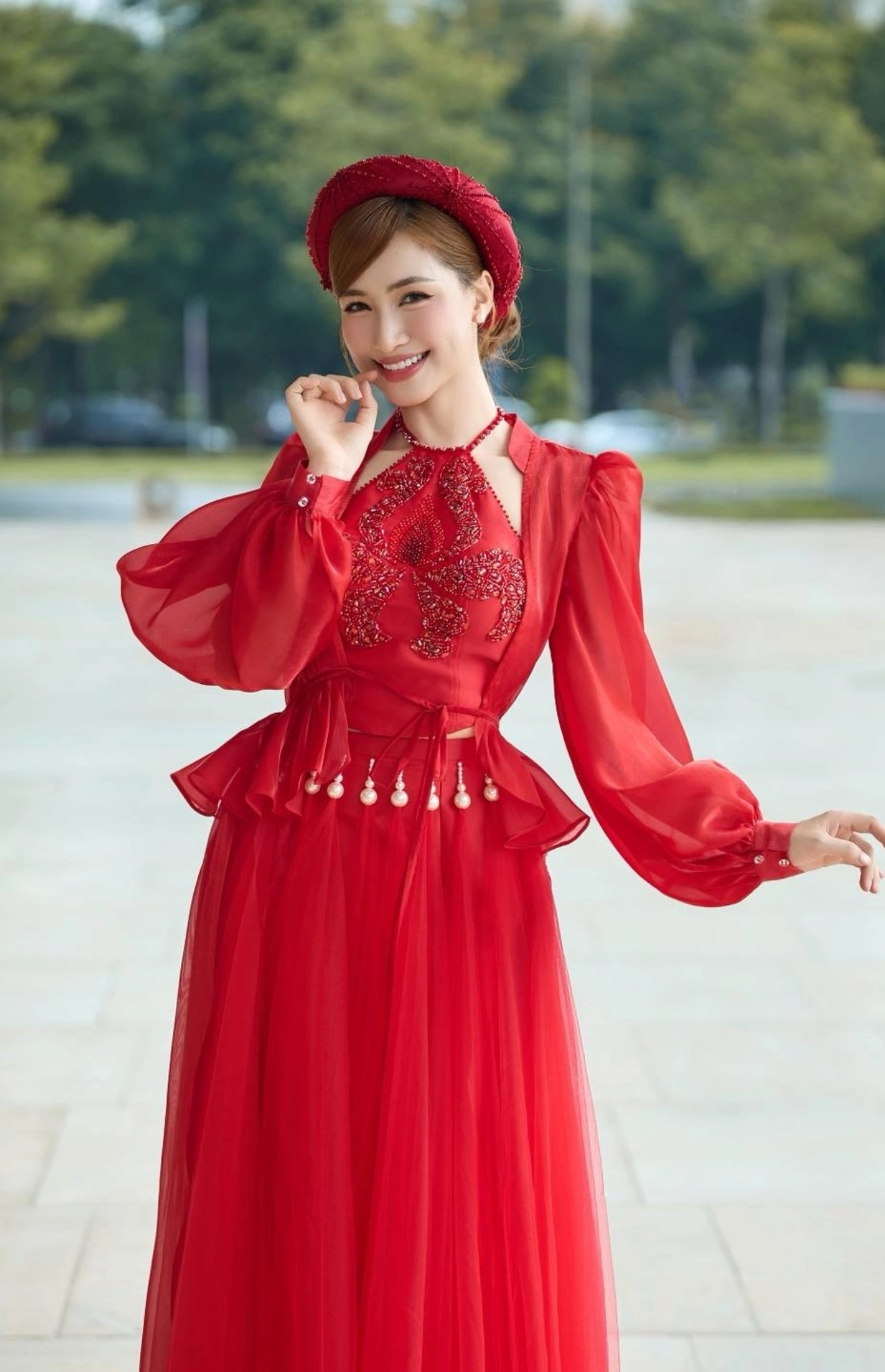 Ca sĩ Hòa Minzy chạy show cuối tuần