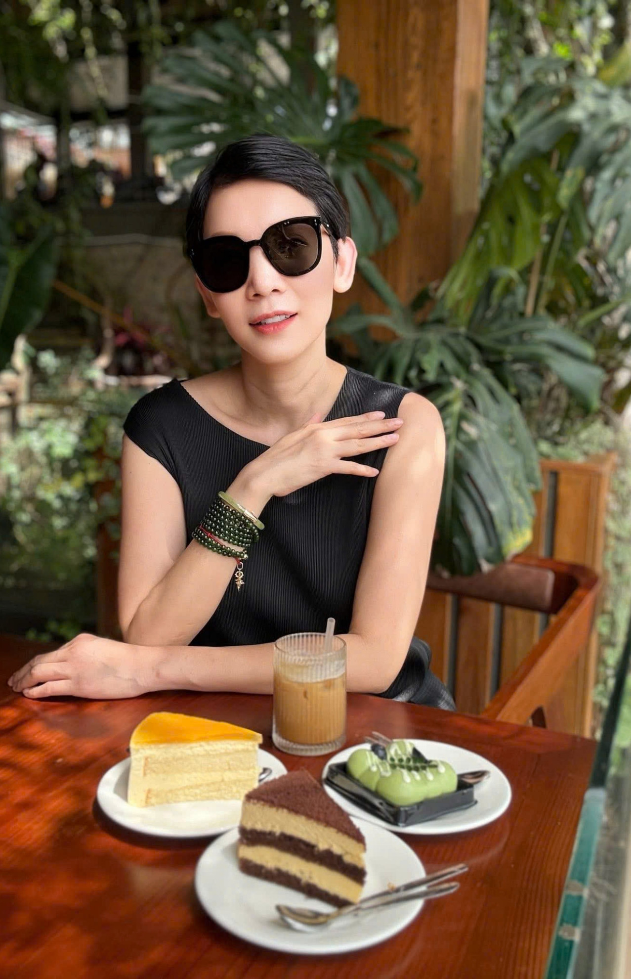 Siêu mẫu Xuân Lan thưởng thức sáng Chủ nhật