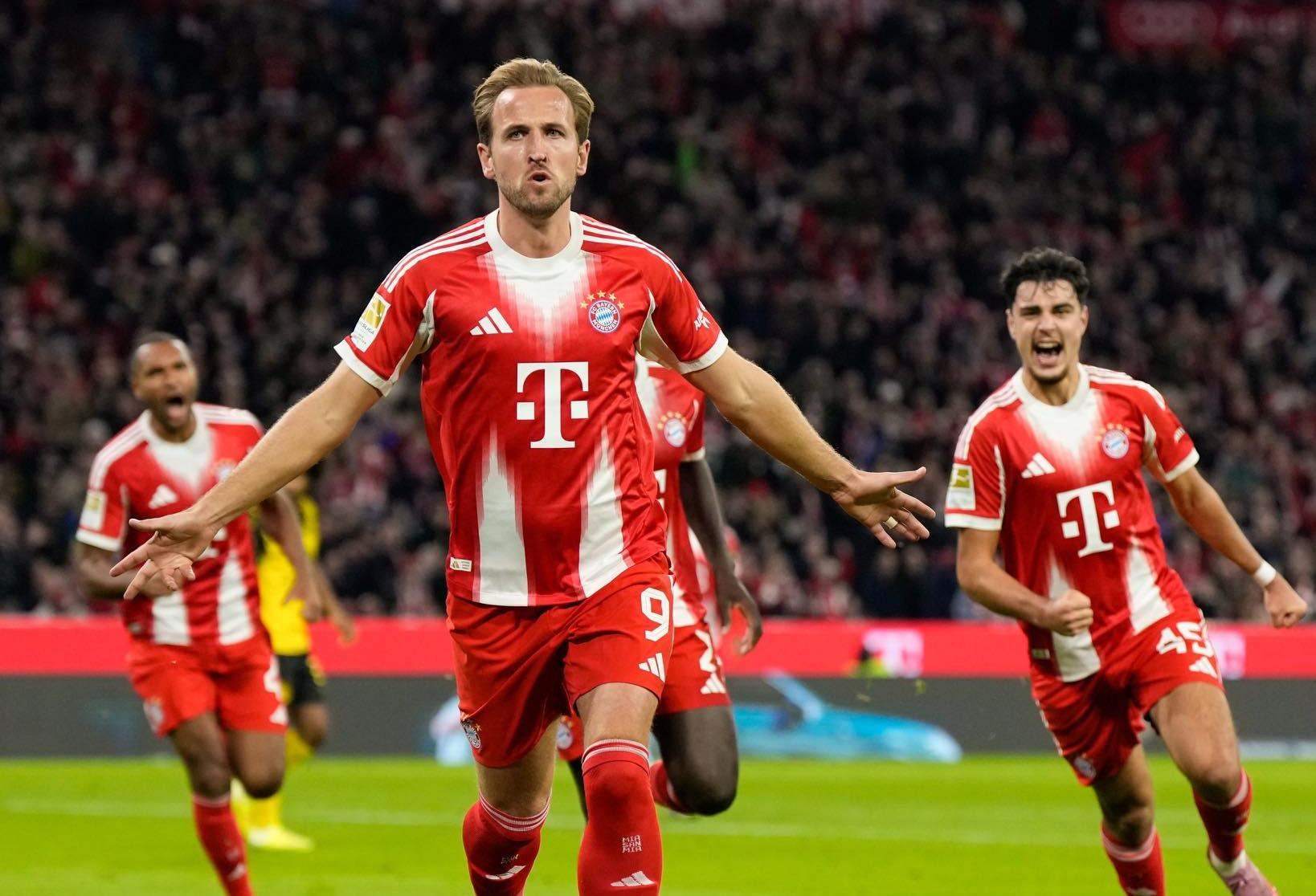 Harry Kane tỏa sáng, Bayern Munich gieo sầu cho Dortmund