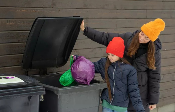 Biến rác thành tài nguyên: Na Uy phát túi rác theo màu cho từng người dân
