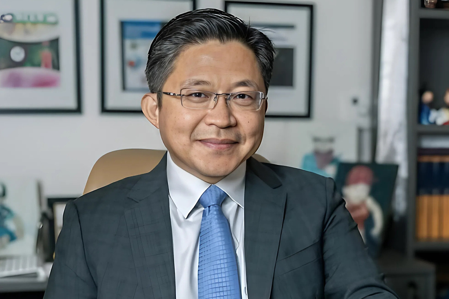 Giáo sư y sinh từ bỏ hàng triệu USD tài trợ ở Mỹ, về nước làm hiệu trưởng