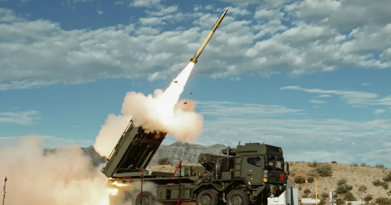 GMARS tốc độ 100km/h, tầm bắn 700km, hỏa lực gấp đôi HIMARS, công nghệ pod đôi quyết định cuộc chơi