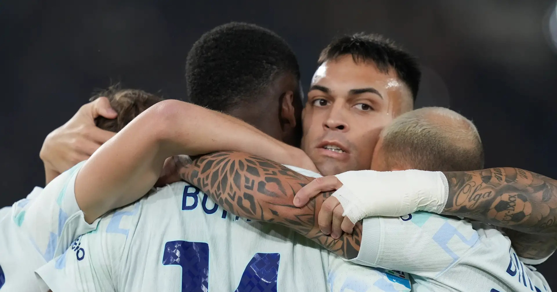 Hạ Roma nghẹt thở, Inter chiếm ngôi đầu Serie A