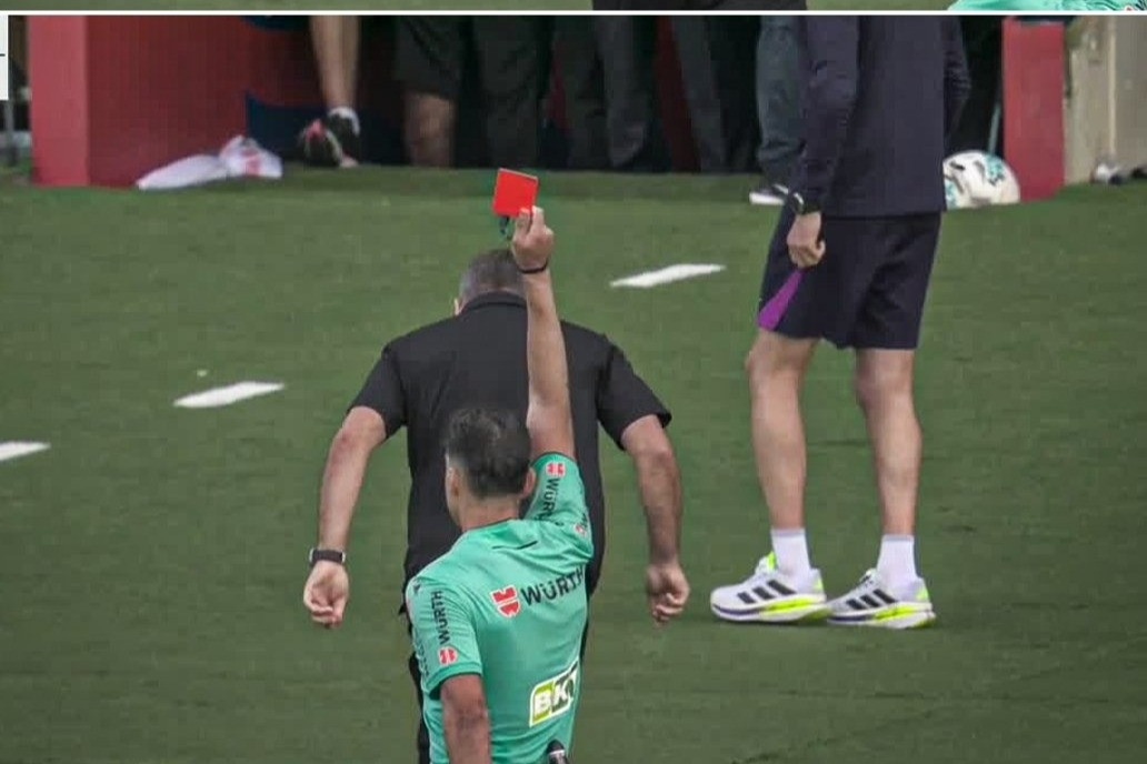 Hansi Flick phân trần hại Barca, bị cấm chỉ đạo đấu Real Madrid