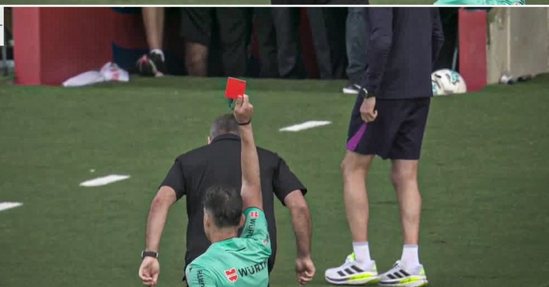 Hansi Flick phân trần hại Barca, bị cấm chỉ đạo đấu Real Madrid