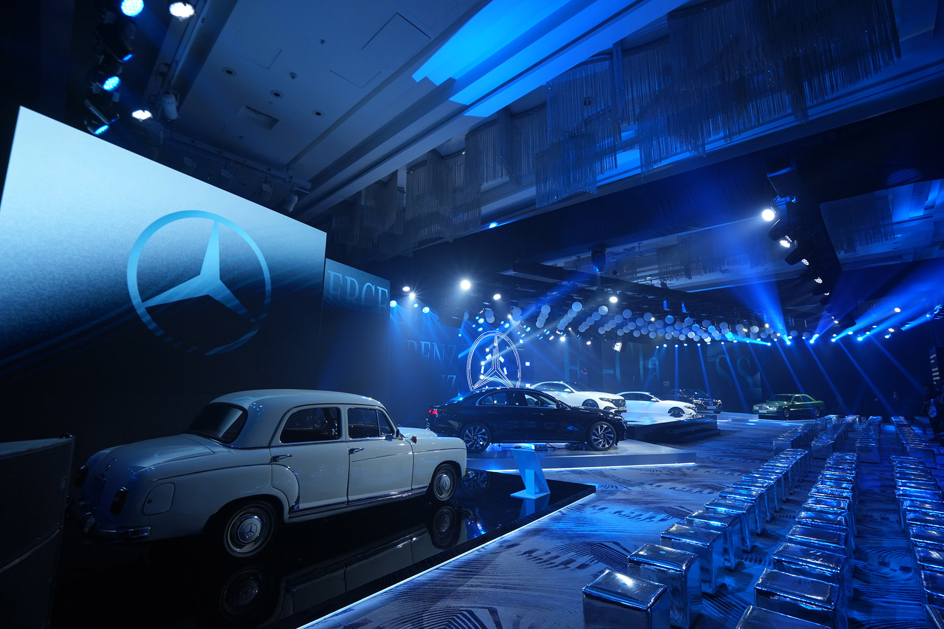 Mercedes-Benz Ponton 190 -11.jpg