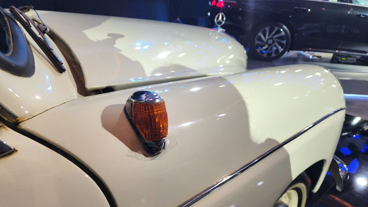 Mercedes-Benz Ponton 2.jpg