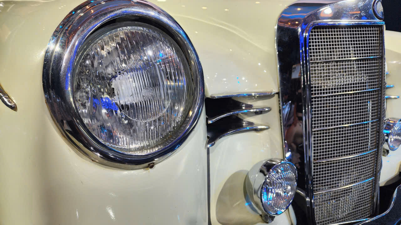 Mercedes-Benz Ponton 4.jpg