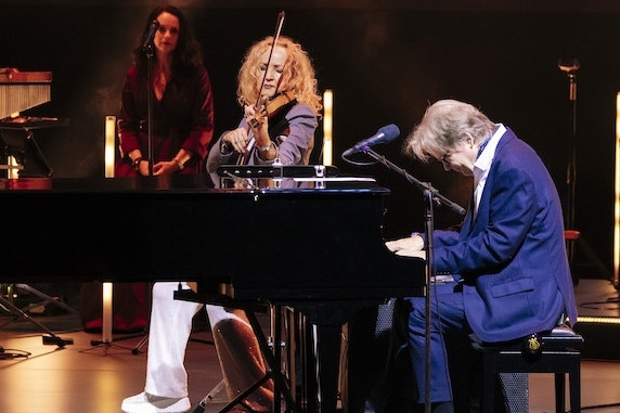 Secret Garden: Đẳng cấp đỉnh cao 'đốn tim' 4000 khán giả Việt Nam