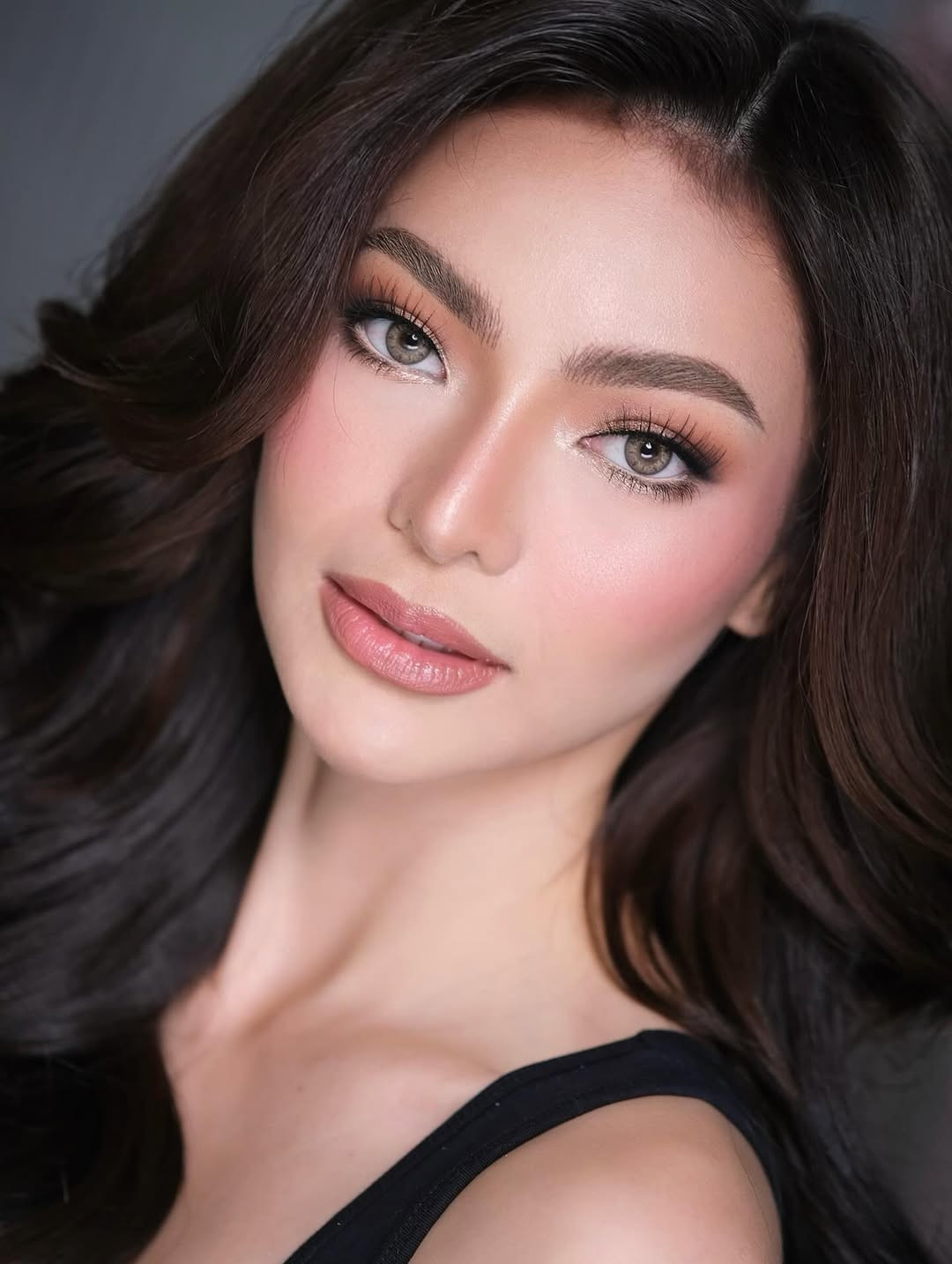 Emma Tiglao trong phần thi ứng xử