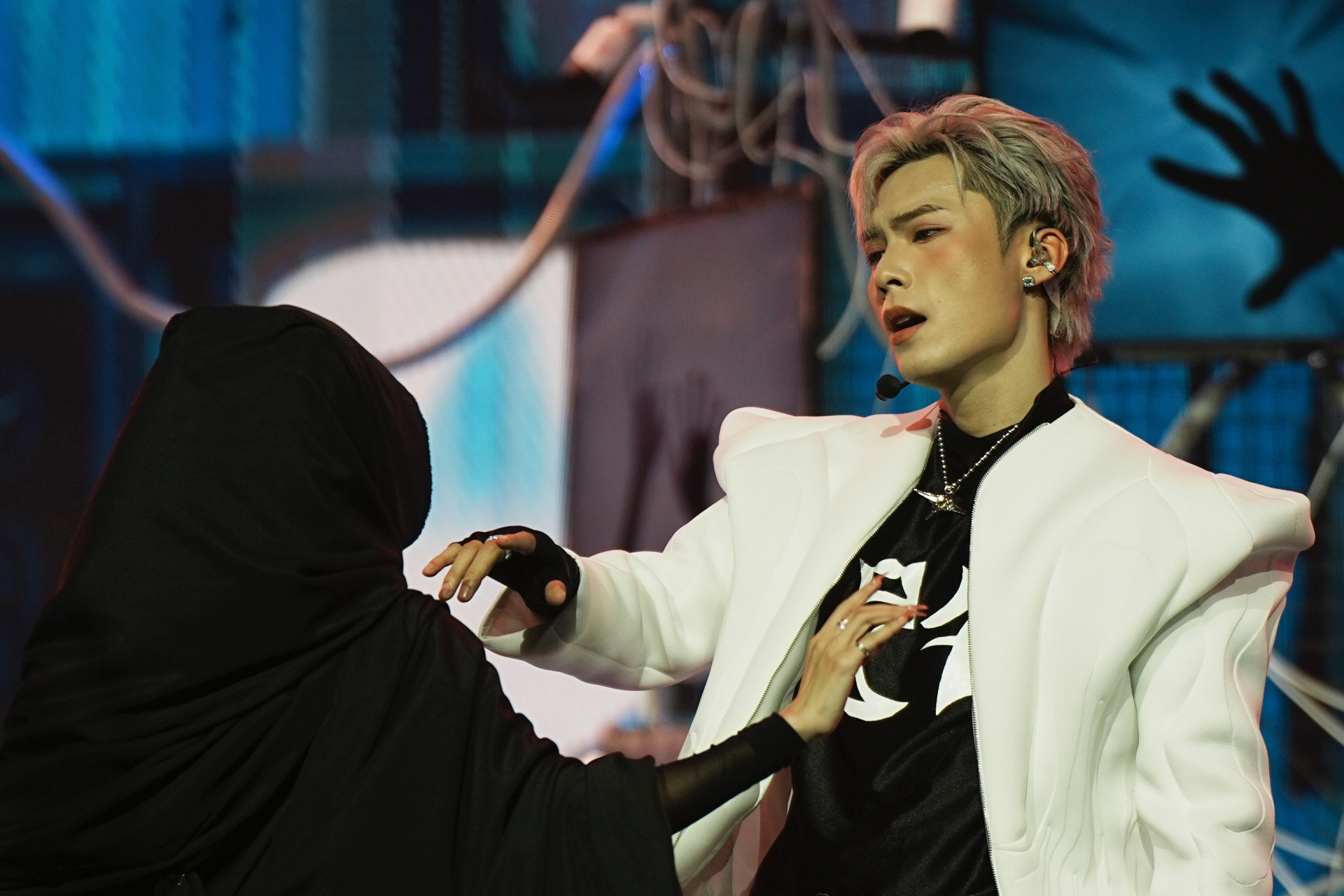 Nhóm Thoát ra khỏi em