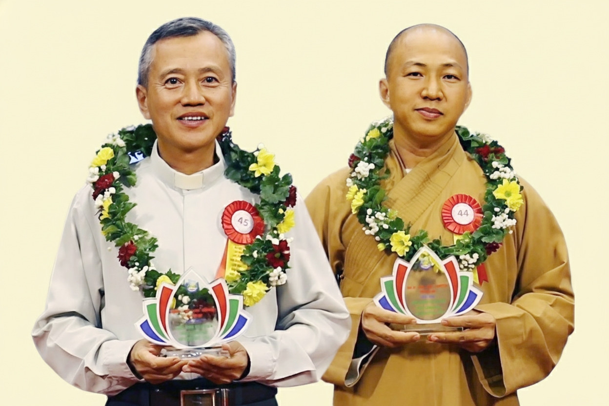 Vị linh mục và đại đức luôn đồng hành với chính quyền, người dân làm công tác xã hội