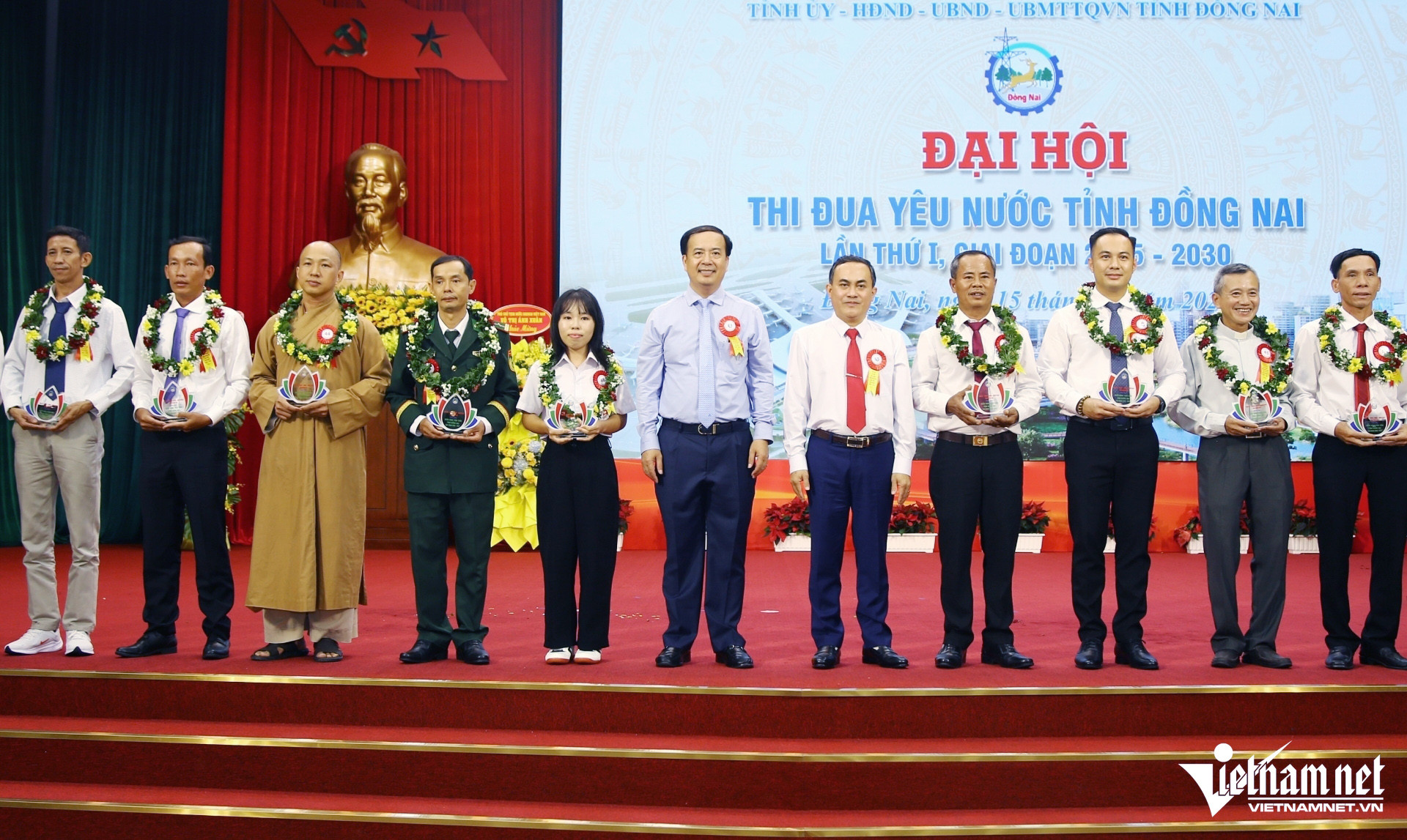 w dai hoi yeu nuoc 1828.jpg