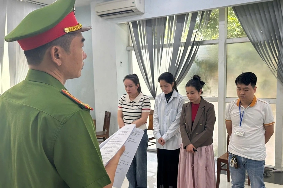 Bộ trưởng Y tế yêu cầu phòng khám công khai giá dịch vụ, danh sách bác sĩ