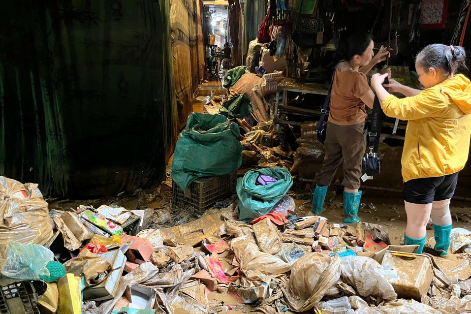 Cận cảnh phố phường Cao Bằng ngổn ngang sau trận lũ lịch sử