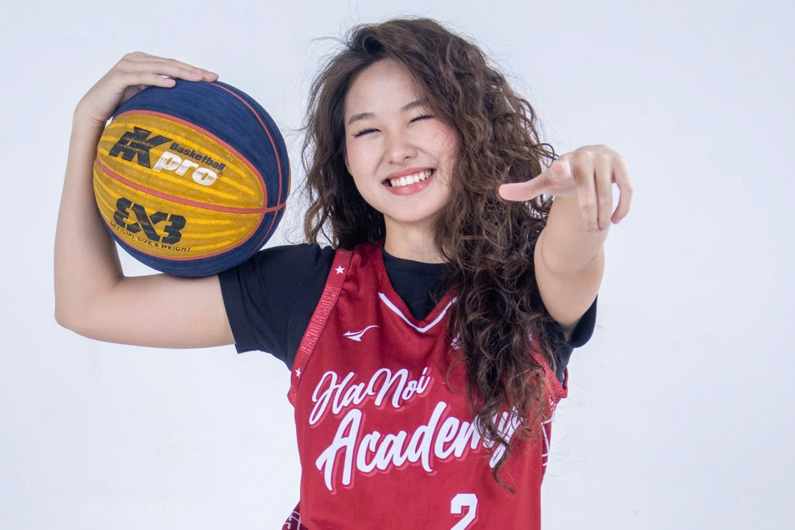 Con gái hoa khôi bóng chuyền Kim Huệ: Xinh đẹp và mê bóng rổ