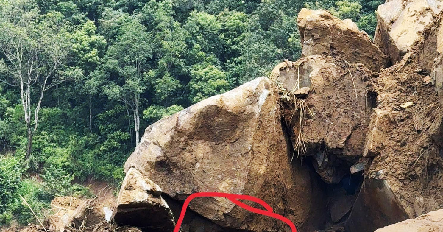 Hình ảnh mới hé lộ vụ ô tô bán tải chở quản đốc thủy điện và 2 người mất tích