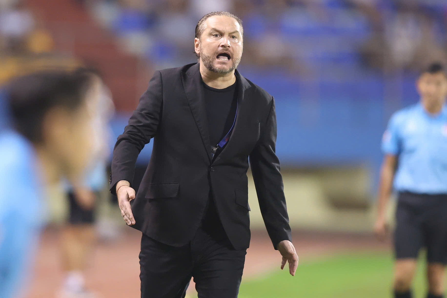 HLV Popov nói điều bất ngờ về tấm thẻ đỏ của Bùi Tiến Dũng