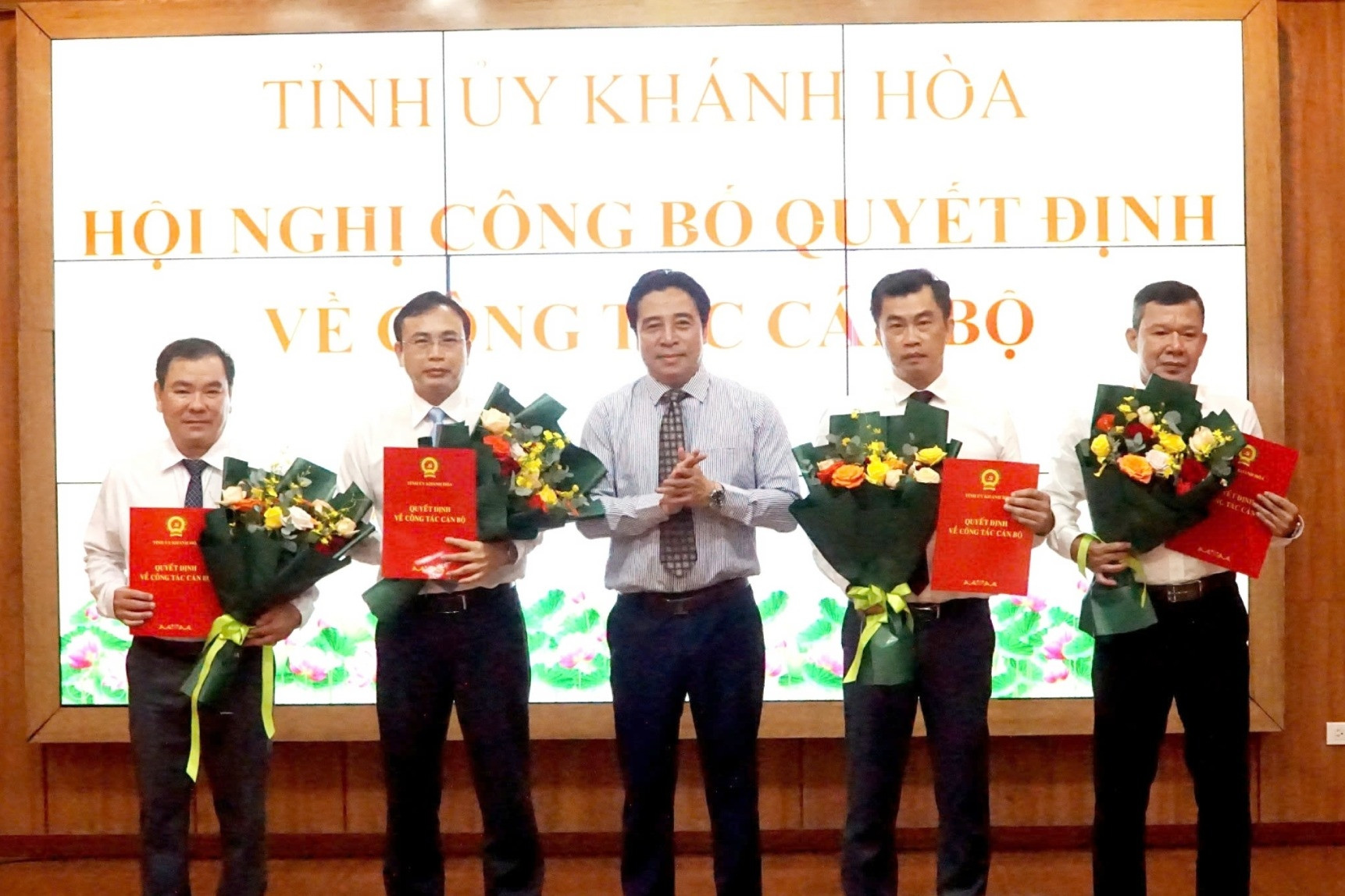 Khánh Hòa công bố loạt quyết định điều động, bổ nhiệm cán bộ chủ chốt